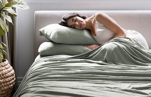 Cotton, Bamboo, Microfibre or Linen? Choosing the Right Fabric for How You Sleep