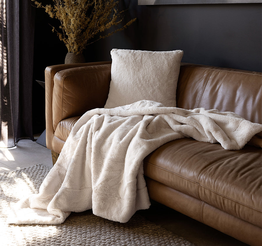 Frida 150x200cm Throw Rug Snow