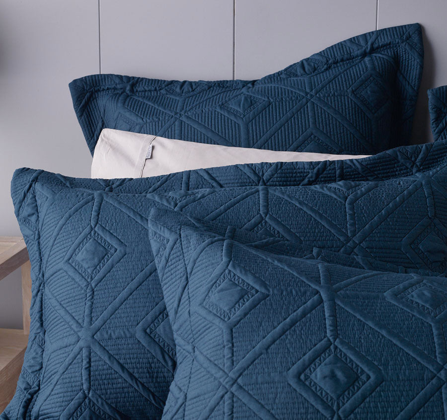 Kazimir Coverlet Set Range Navy