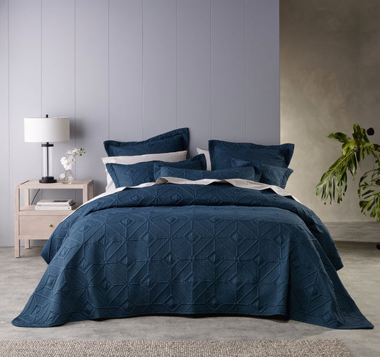 Kazimir Coverlet Set Range Navy