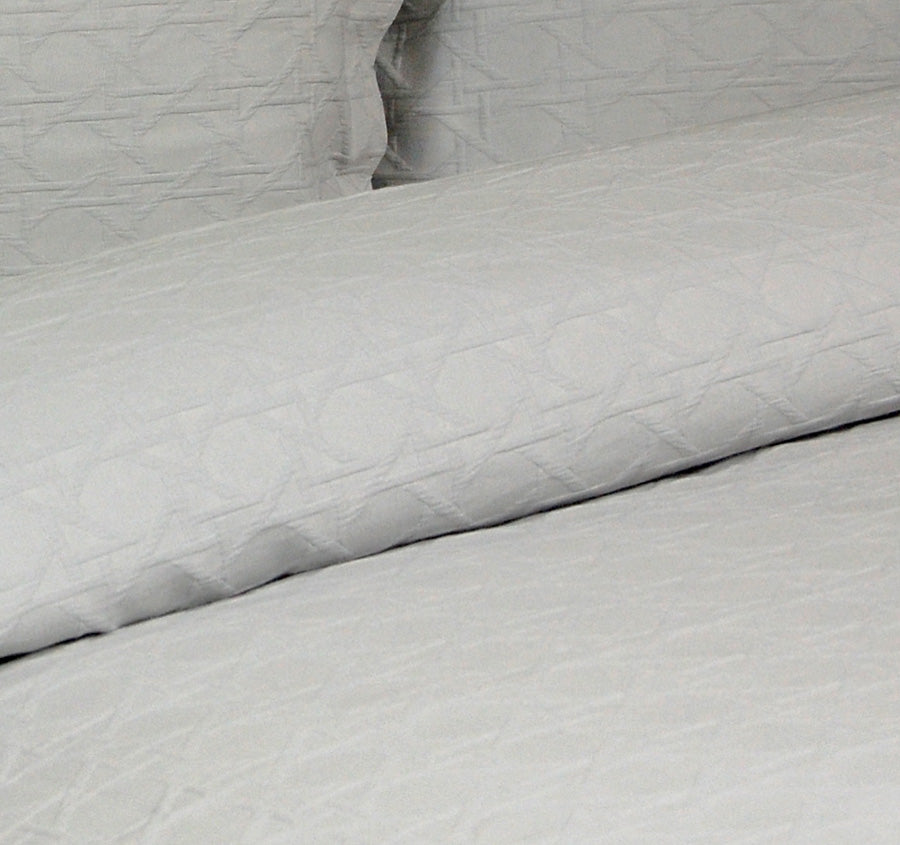 Villa Matelassé Coverlet Range Silver