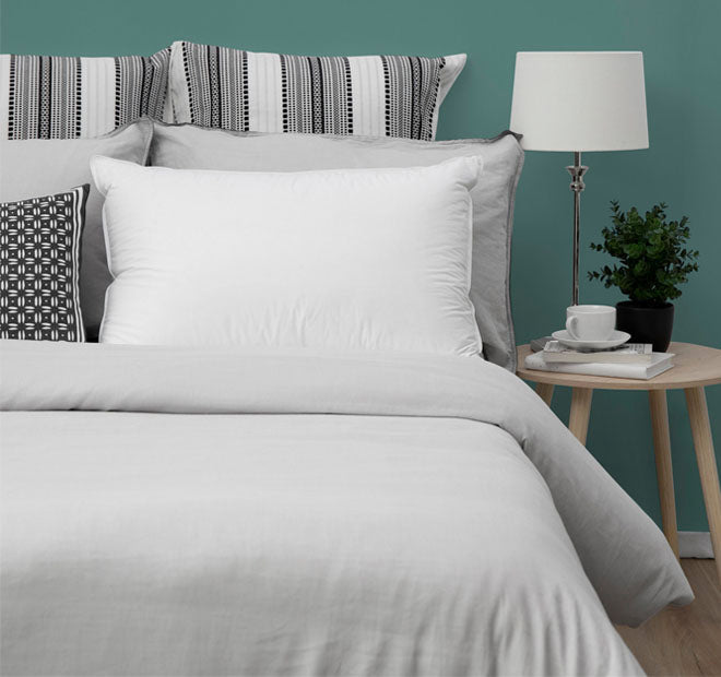 White Goose 85 Down and 15 Feather Surround Medium Standard Pillow