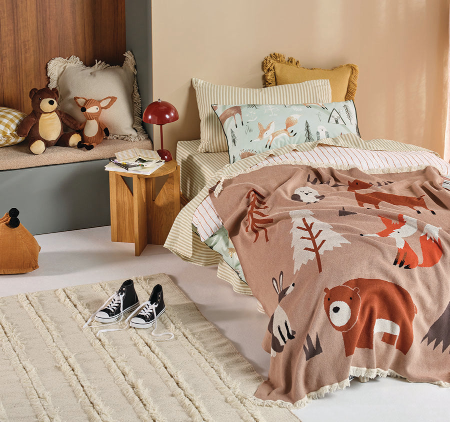 Woodland Winter 120x140cm Throw Rug Green