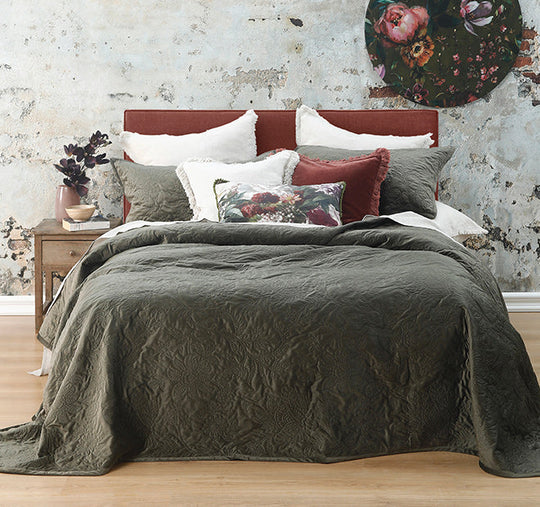 Constance Coverlet Set Range Olive