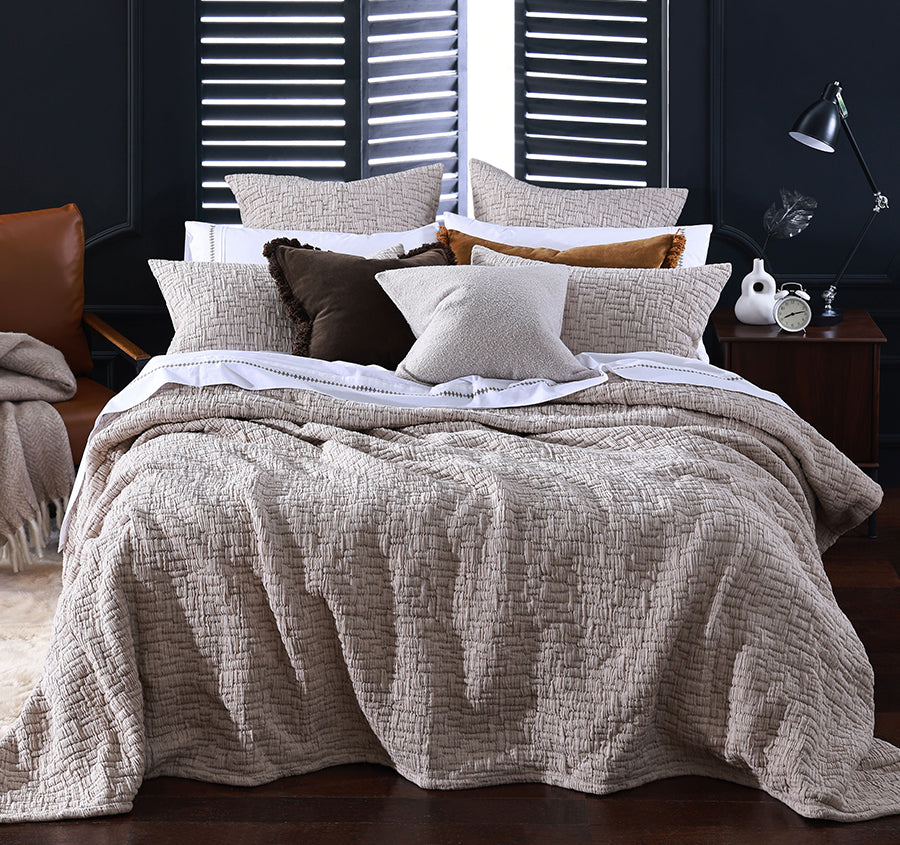 Livie Coverlet Set Range Bark