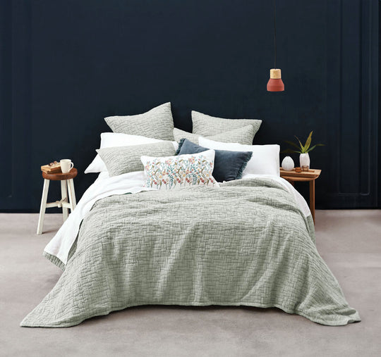 Livie Coverlet Set Range Mist