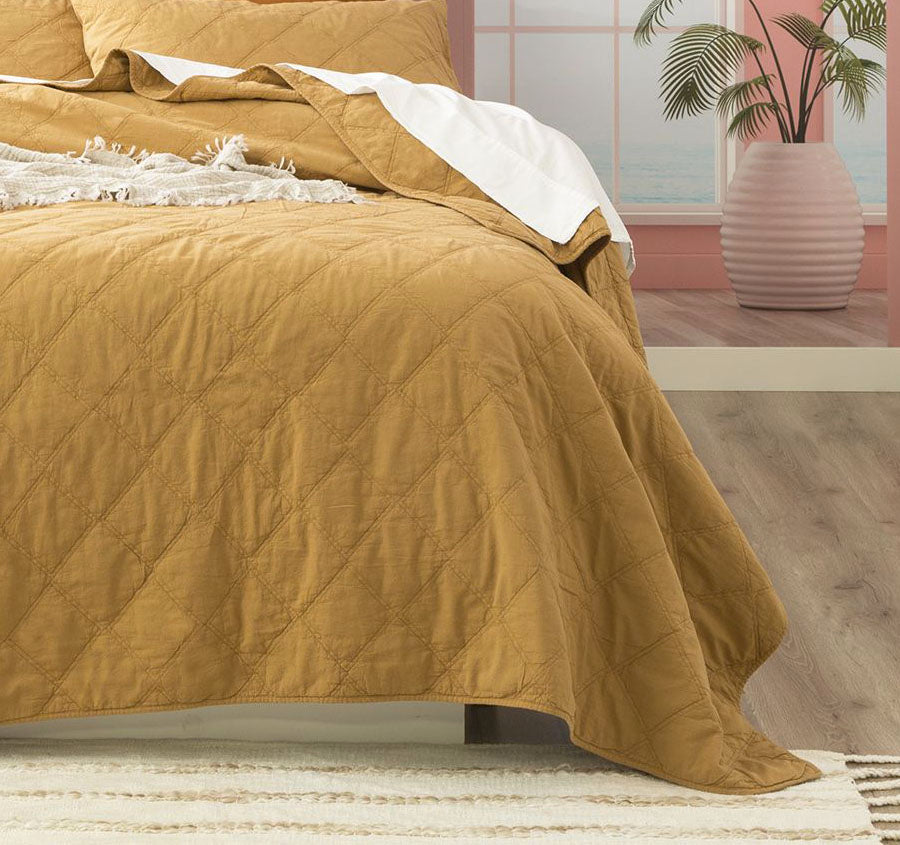 Attwood Coverlet Set Range Wood